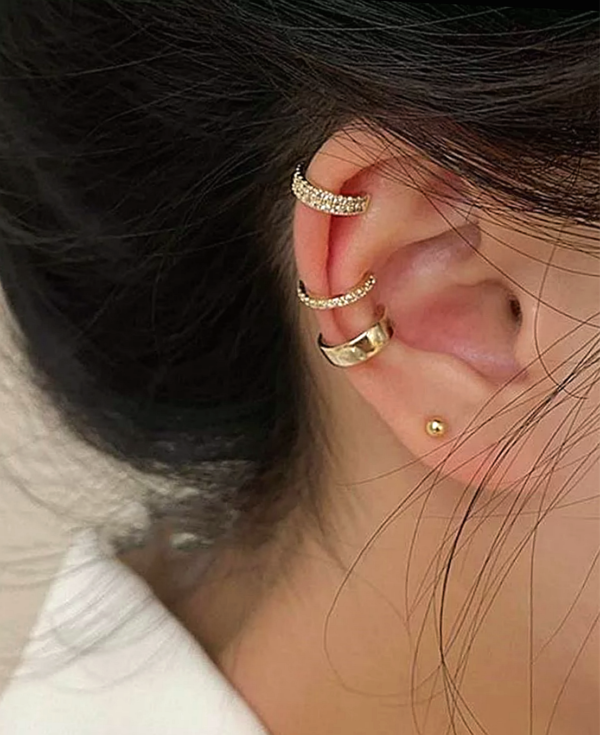 Piercing do ucha Helix/Conch Krúžok s bielymi kamienkami - Image 3
