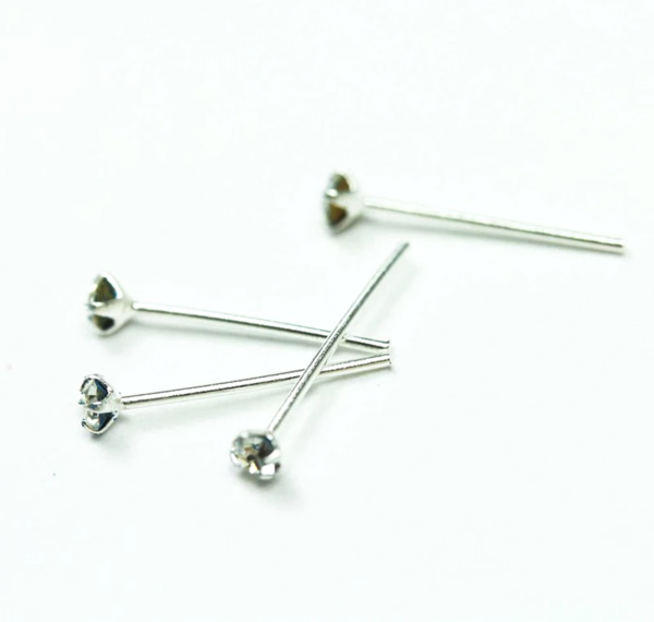 Piercing do nosa s bielym kamienkom strieborný, zlatý