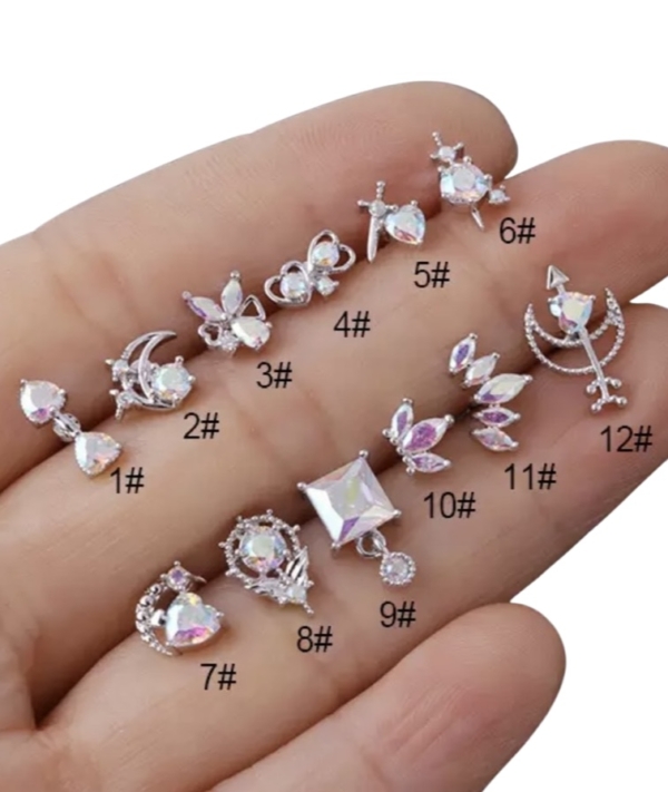 Piercing do ucha Helix Tragus strieborný s dúhovými kamienkami